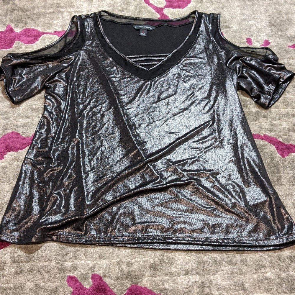 Rock & Republic Shiny Cold Shoulder Top Large